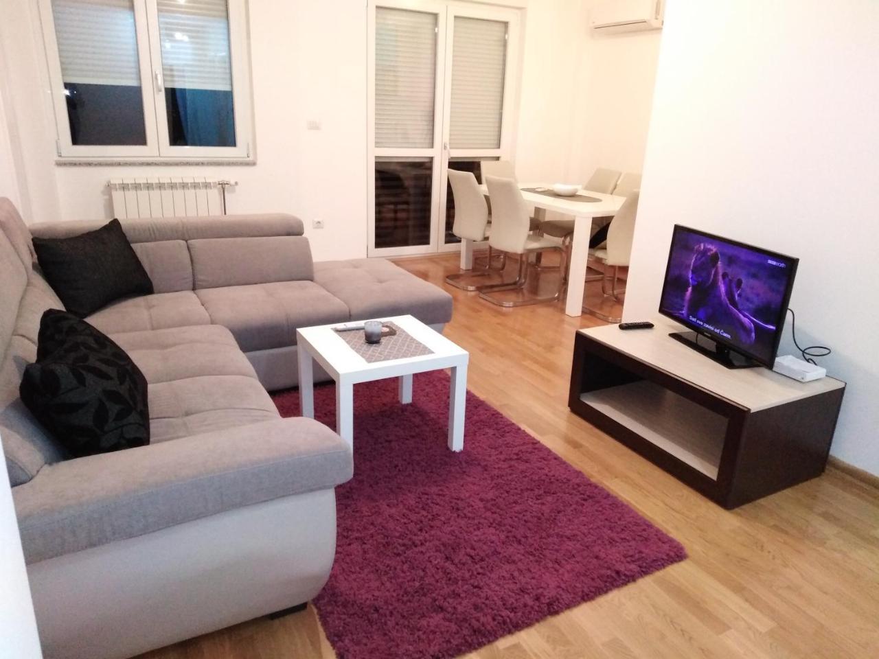 Butterfly Appartement Čačak Buitenkant foto