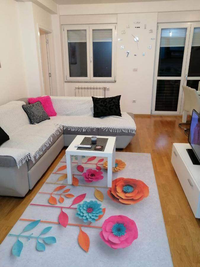Butterfly Appartement Čačak Buitenkant foto